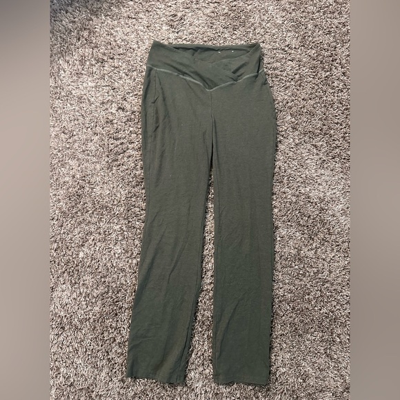 NWOT Olive Green Flare bottom cotton Yoga Pants Size L cross cross waist #1848 - Picture 2 of 5